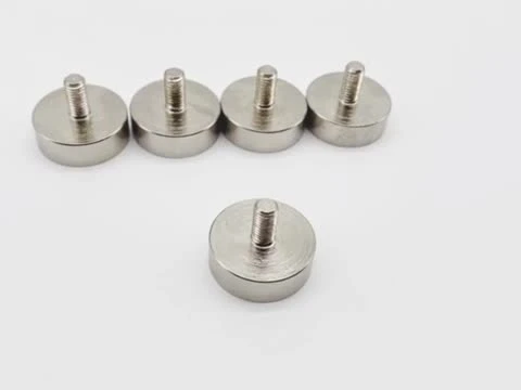 Ferrit-Topfmagnet mit Innengewinde, Keramikbechermagnet mit Innengewindebolzen, starker Magnethalter